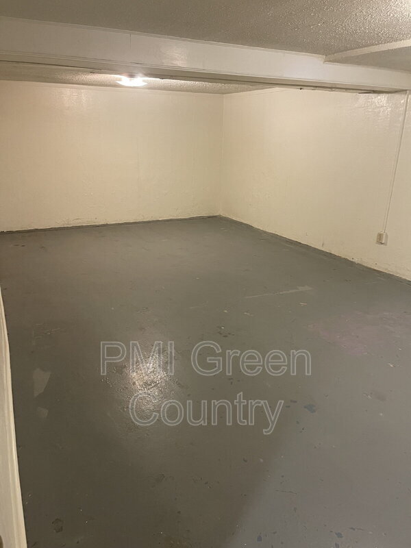 Building Photo - 5430 N Frankfort Pl