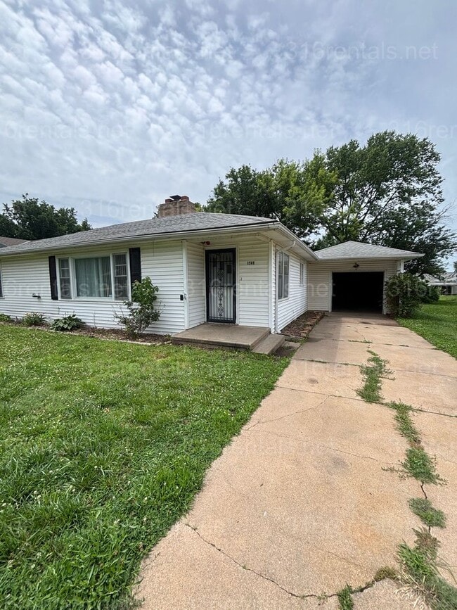 Building Photo - 1423 Terrace Dr