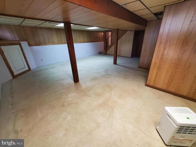 Building Photo - 570 Guldin Rd