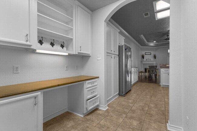 Building Photo - 405 Harbor Oaks Dr