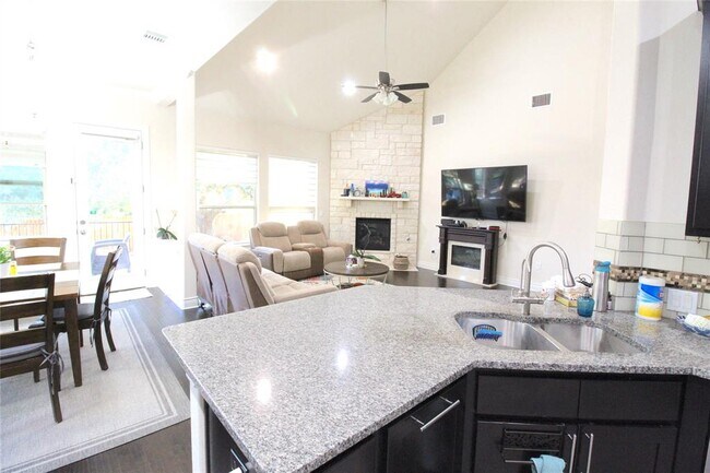 Building Photo - 15100 Iveans Way