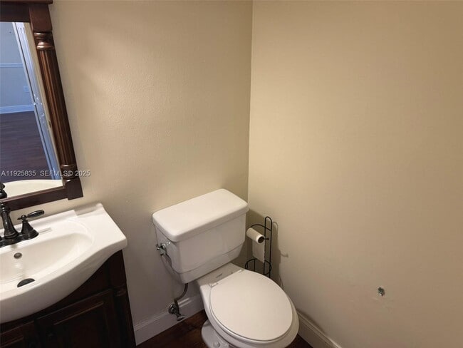 Building Photo - 4710 SW 67th Ave