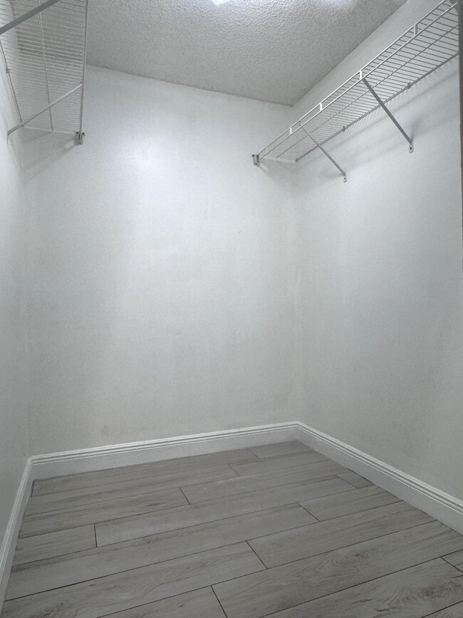 Building Photo - 2311 S Cypress Bend Dr