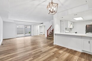 Building Photo - 18669 Clear View Ct