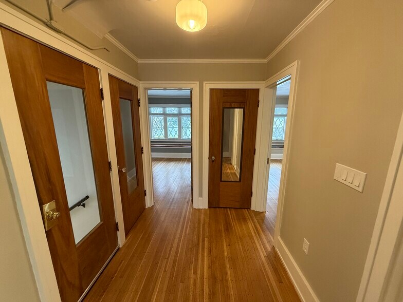 Building Photo - 1160 Monroe Ave