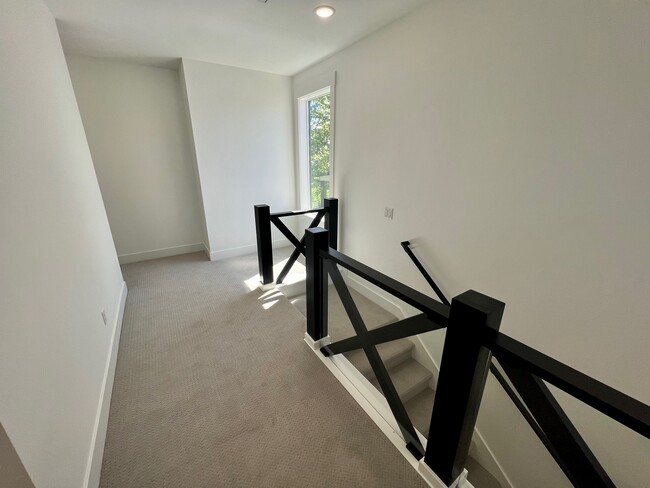 Building Photo - 107 Golf Vw Dr