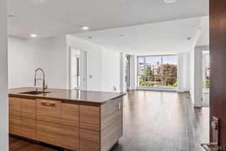 Building Photo - 718 Long Bridge St