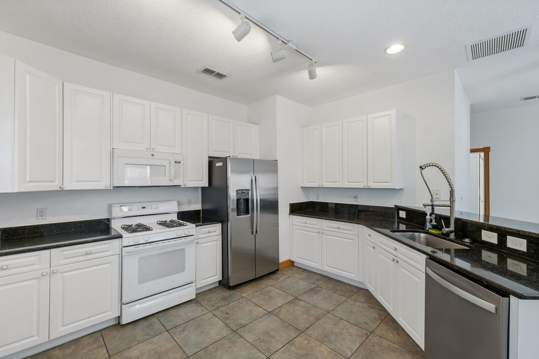 kitchen,refrig gas stovedispoal dishwasher - 21 James Ave