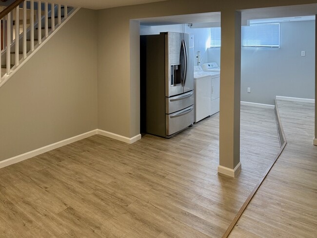 Building Photo - 191 Hobart Ave