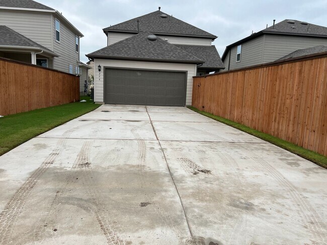 Building Photo - 204 Doodle Ln