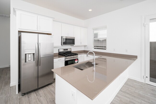 Building Photo - 3260 W Peak View Rd