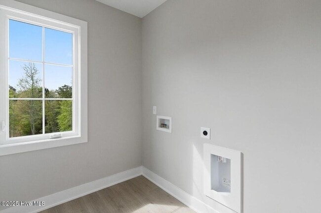 Building Photo - Brand new georgous 4 bed 3.5 bath townhome...
