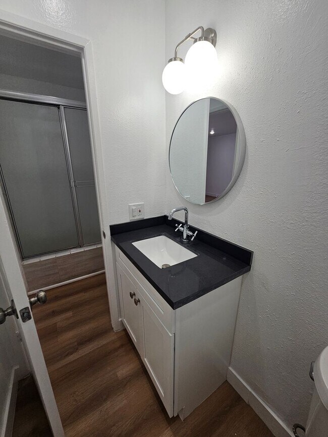 Building Photo - 245 E Ave 38