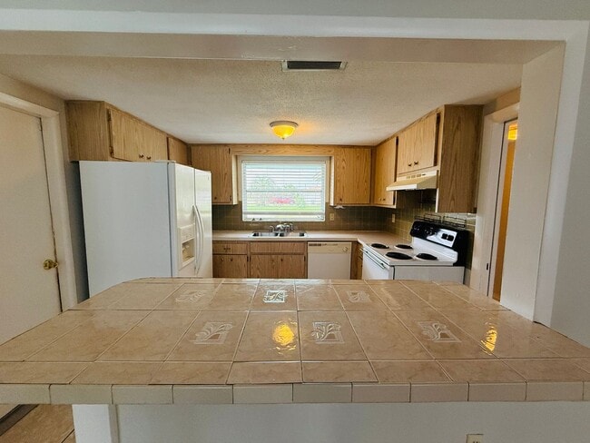 Building Photo - 7910 Lilac Dr