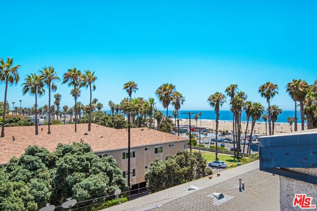 Building Photo - 2221 Ocean Ave
