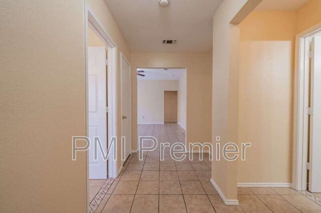 Building Photo - 1175 Meadows Dr