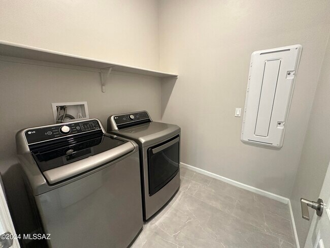 Building Photo - 12474 N Appling Ave