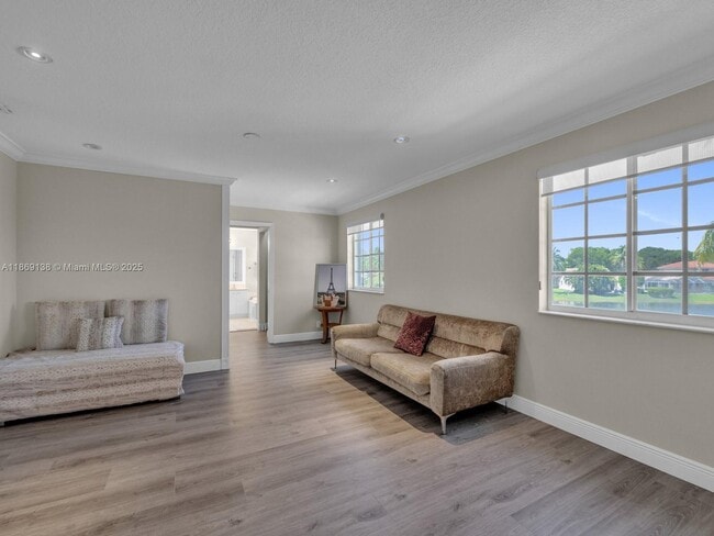 Building Photo - 4400 Fox Ridge Dr