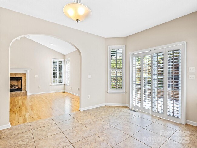 Building Photo - 51 Driftstone Cir