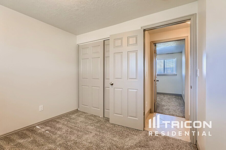 Building Photo - 1370 N 4700 W
