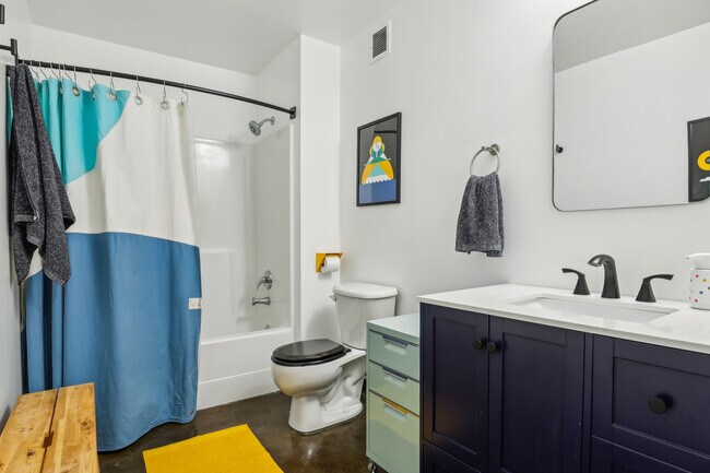 Large bathroom with walk-in closet. - 500 Robert St N