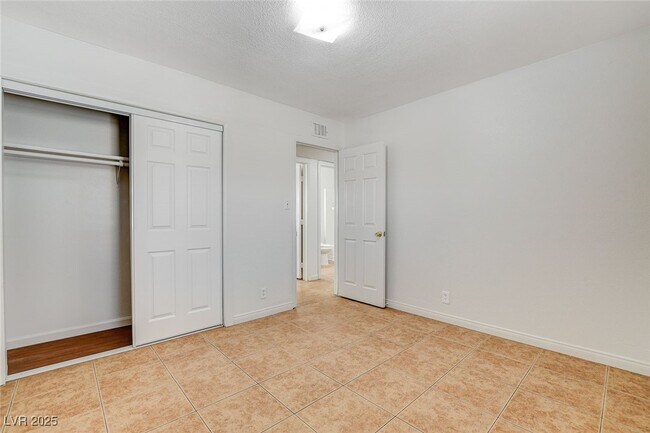 Building Photo - 5813 W Balzar Ave