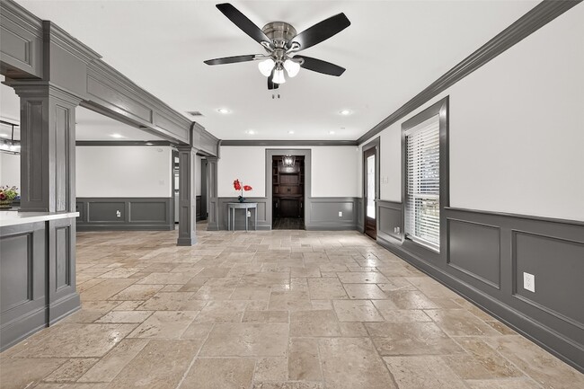 Building Photo - 10054 Cedardale Dr
