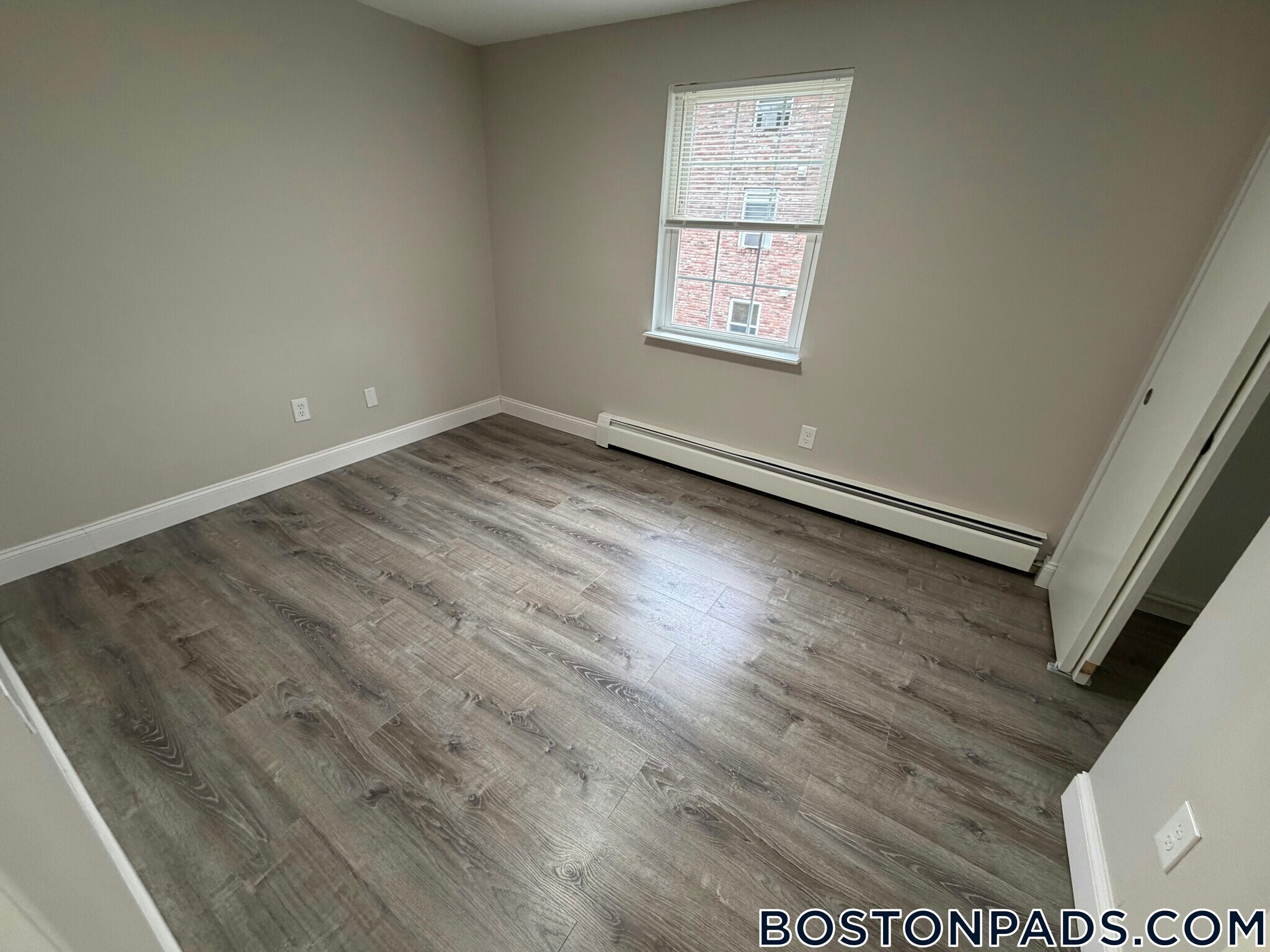 Building Photo - 71 Bernier St