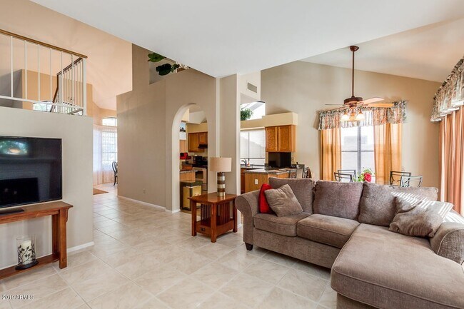 Building Photo - Location! Location! Beautiful 4 Bedroom/ 3 Bath Home! Ray/Kyrene