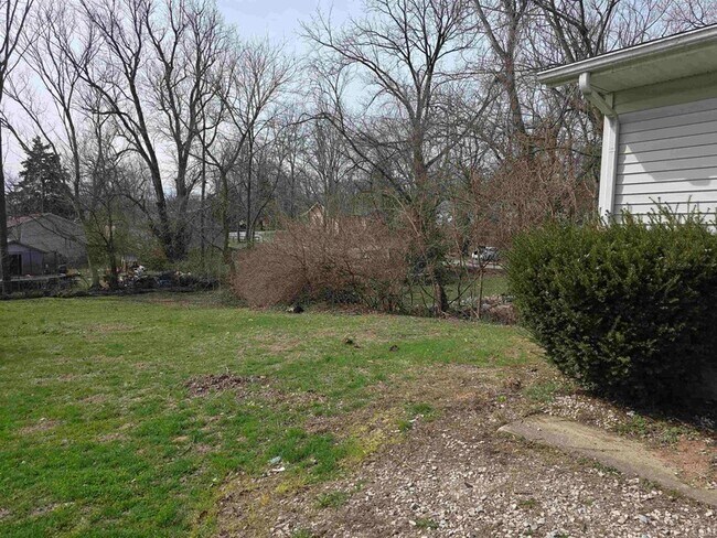 Building Photo - 1523 W 8th St