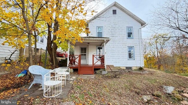 Building Photo - 6 Fern Ave