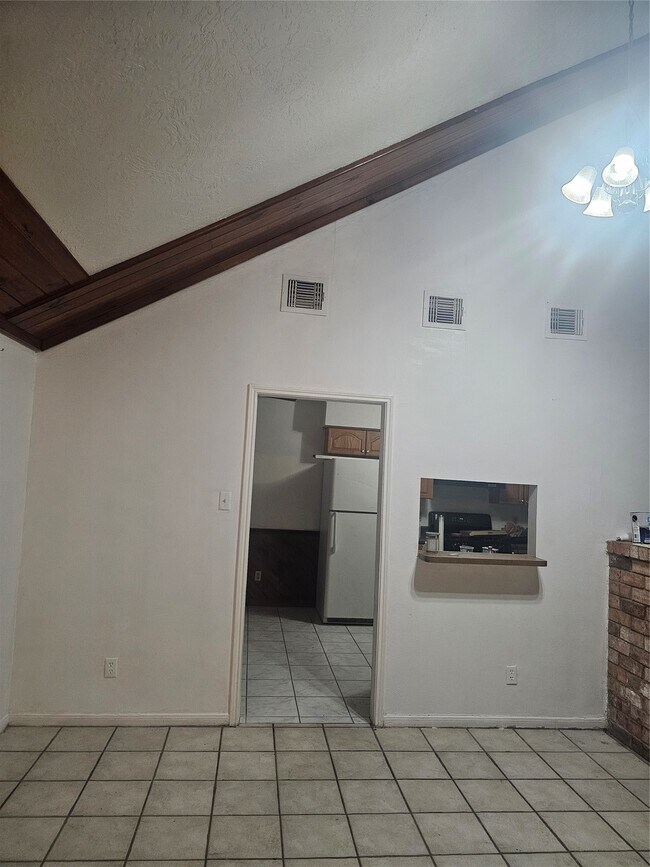 Building Photo - 4011 Alshire Dr