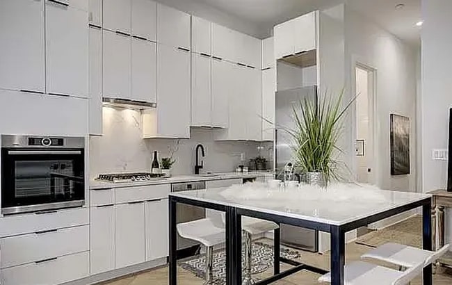 Building Photo - Two Bedroom Fully Updated Unit in Logan Circle- Special Offer to Rent!