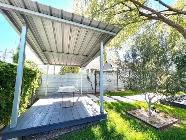 Building Photo - 5006 Woodrow Ave