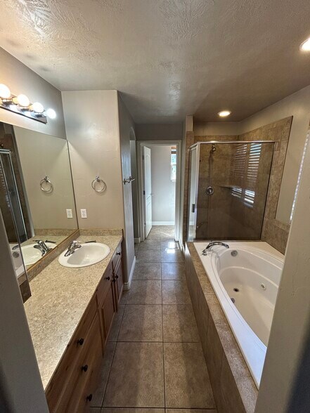 Building Photo - 5789 W Muirwood Dr