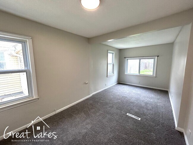 Building Photo - Lovely 3 Bedroom 1 Bathroom now available for rent