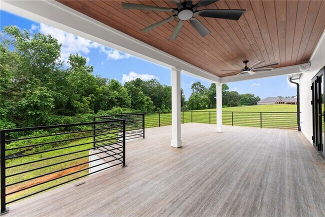 Building Photo - 151 S Pointe Dr