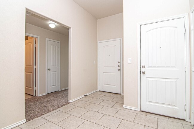 Building Photo - 719 Bronco Ct