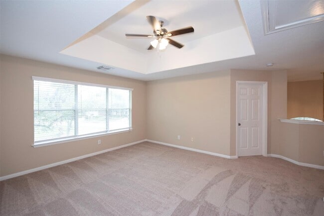 Building Photo - 10411 Village Lake Dr