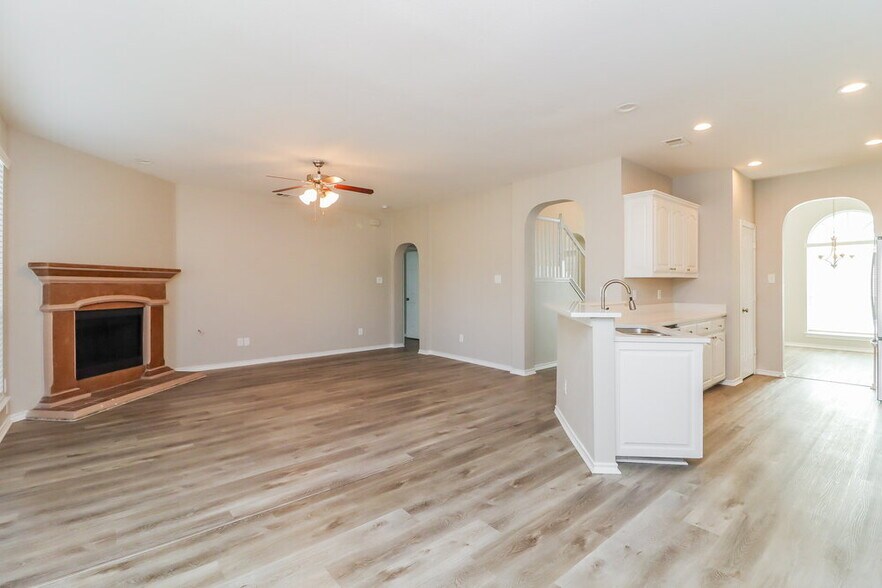 Building Photo - 6129 Farrah Dr