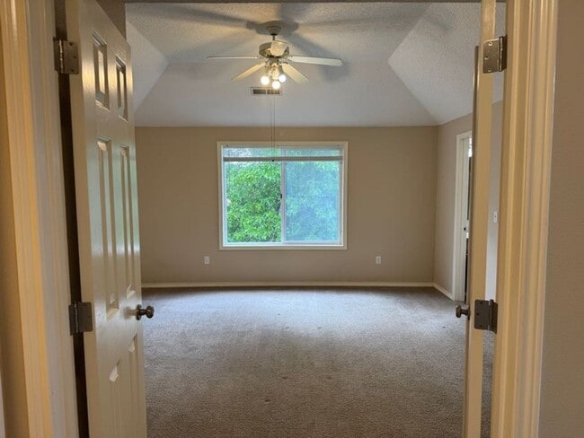 Building Photo - GREAT HOME IN CASCADE PARK. 3 bedrooms, 2 ...