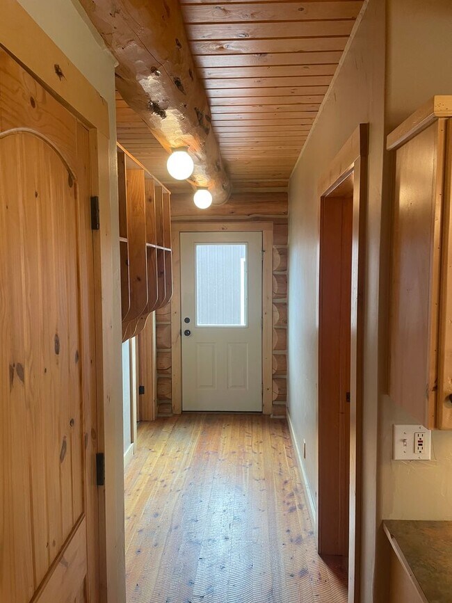 Building Photo - Charming Log Home For Rent with Large Shop & Spacious Yard