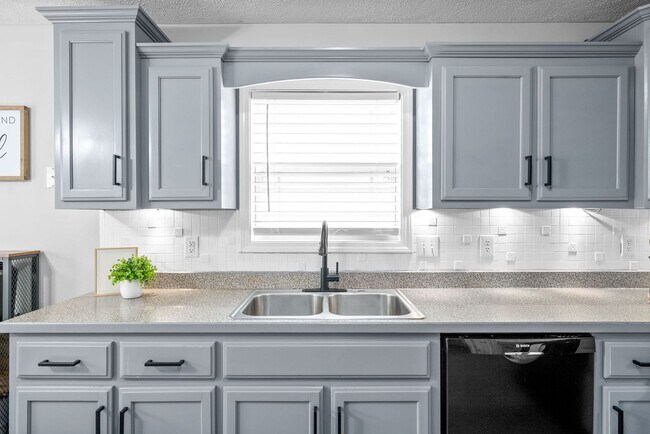 Building Photo - Gorgeous 3 Bedroom 2.5 Bath Home For Rent!!!