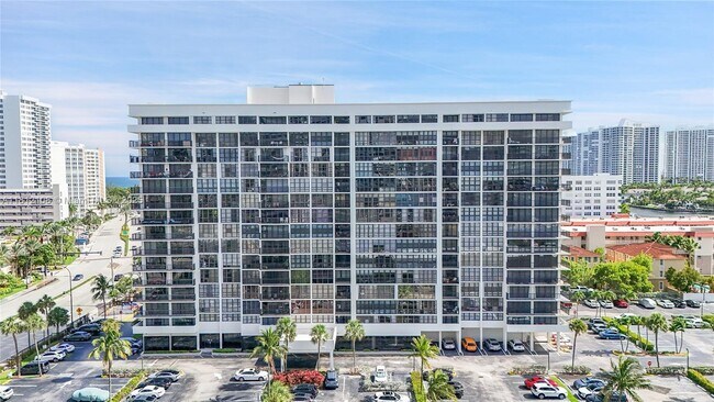 Building Photo - 2049 S Ocean Dr