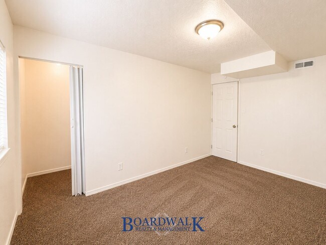 Building Photo - 3549 Colby Ave