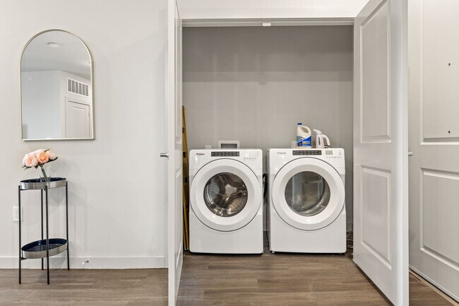 Building Photo - 5820 1/2 Cameron Road-SI FL4-ID1303394P