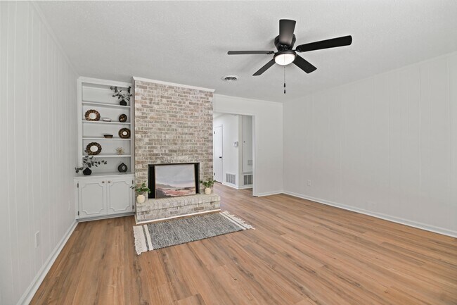 Building Photo - 2117 Semmes Dr