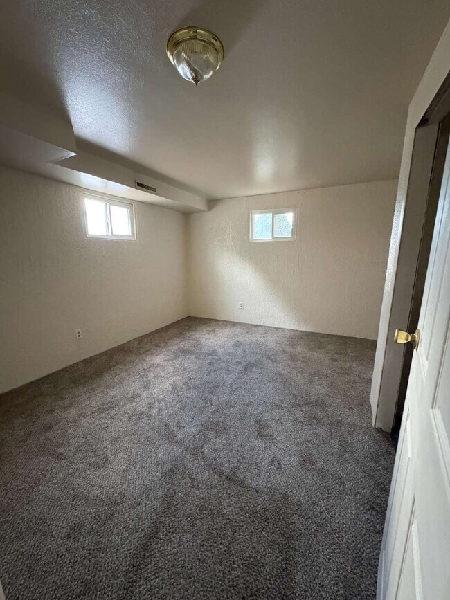Building Photo - Westside 2 bedroom - Westend