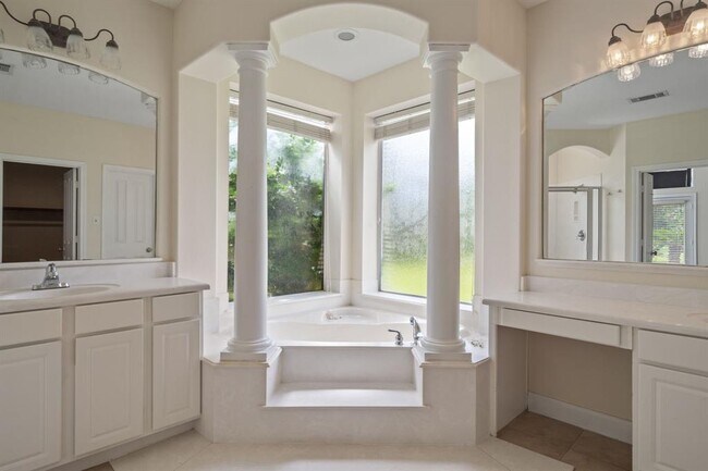 Building Photo - 6026 Briar Hill Ct