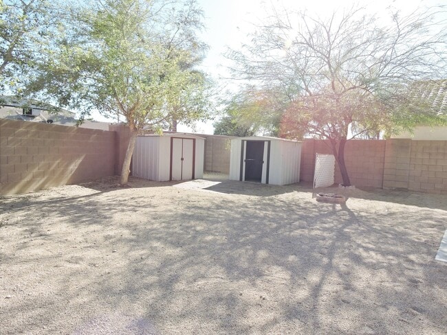 Building Photo - 4 BEDROOM 2 1/2 BATHROOM WITH OFFICE AND LOFT